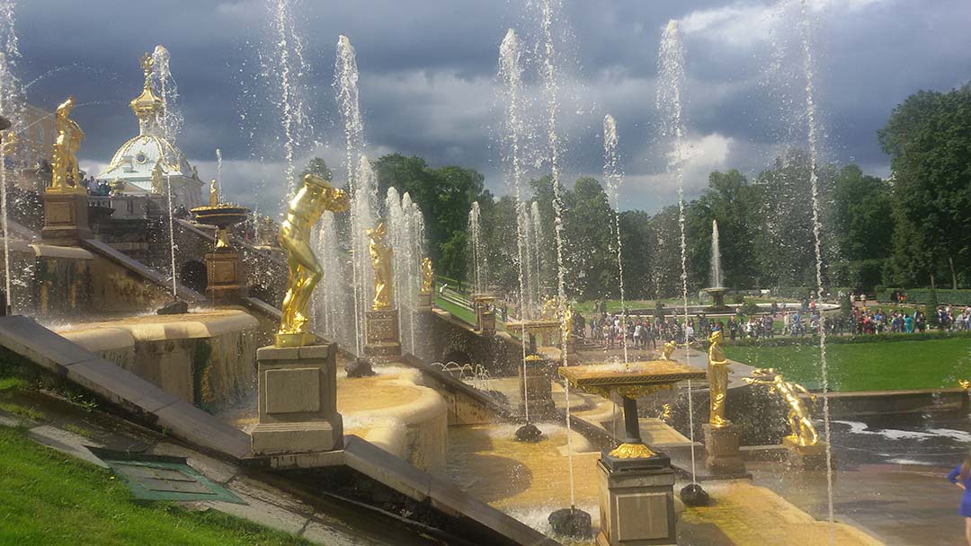 градина петерхоф фонтани русияgarden peterhof fountains russia